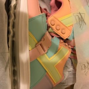 YRU PASTEL SNEAKERS